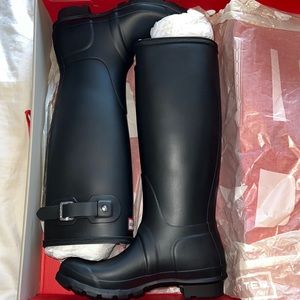 Hunter matte black boots Size 7